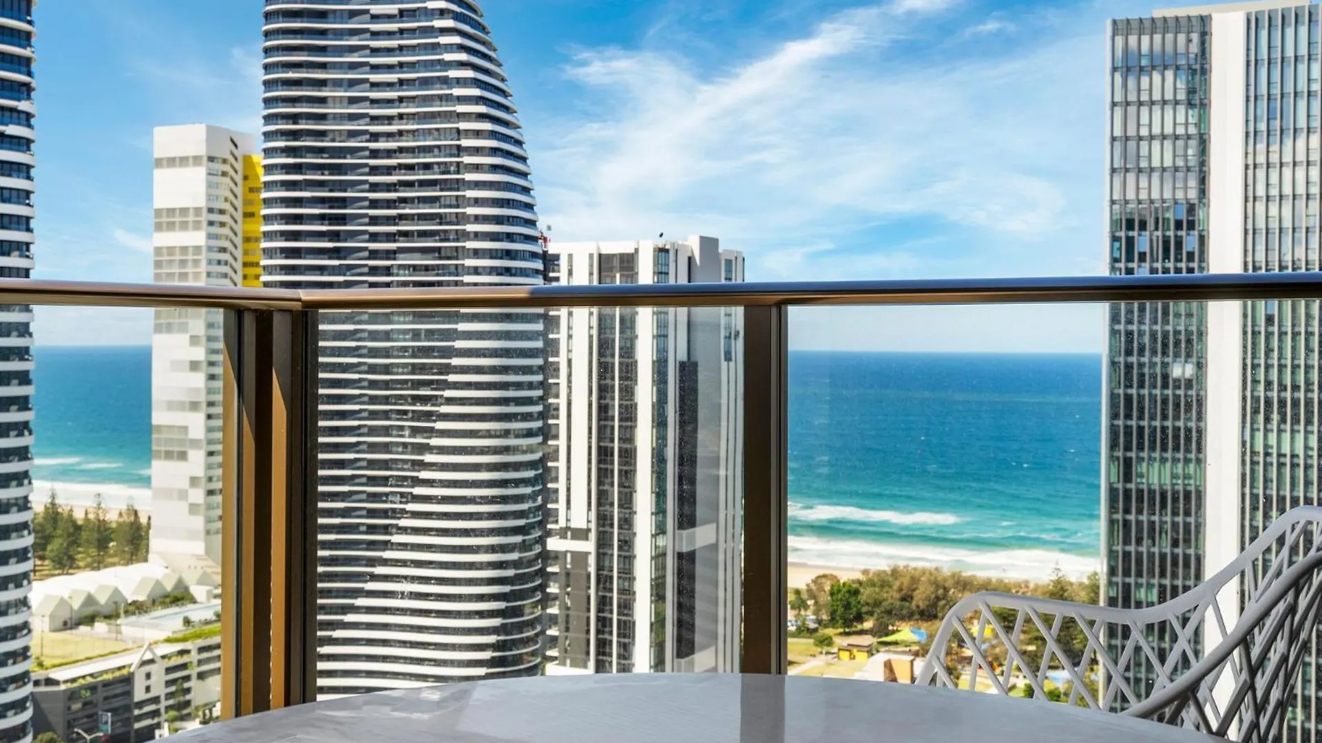 Broadbeach 2B2B Apt Free Parking Gold Coast