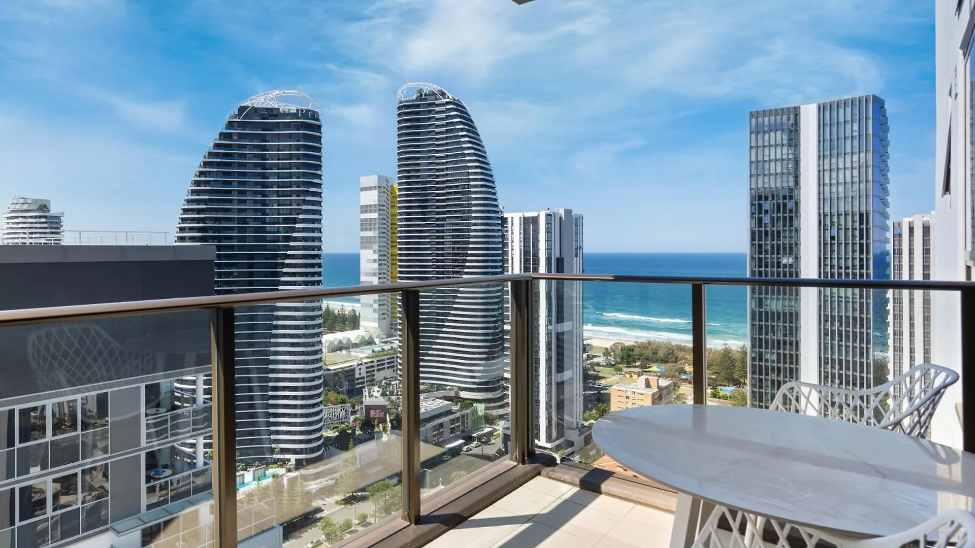 Broadbeach 2B2B Apt Free Parking Gold Coast Lejlighed