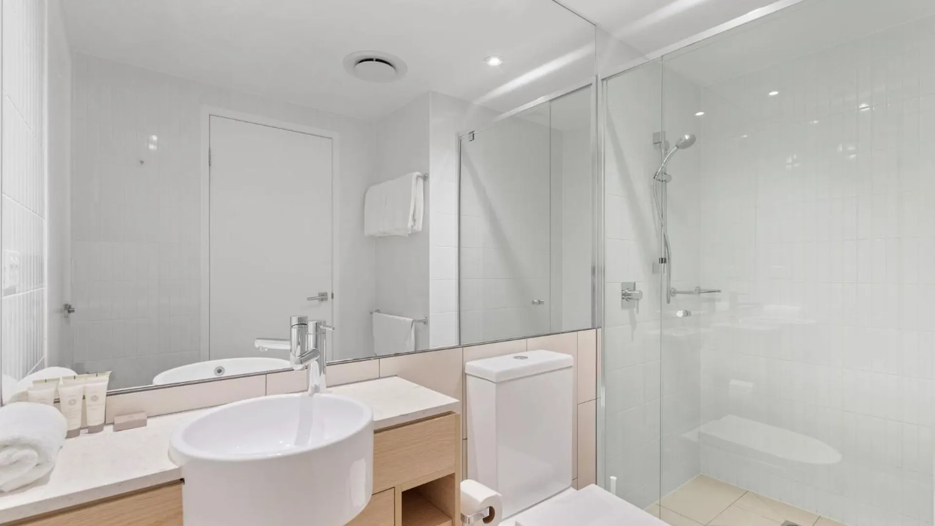 Broadbeach 2B2B Apt Free Parking Gold Coast